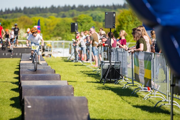 Publikumshegn: sikring af sportsarrangementer og deltagerne